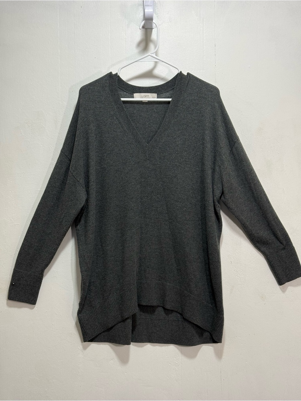 LOFT Dark Charcoal V-Neck Draped Sweater Women’s Sz L Petite